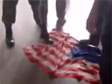 "Пусть подотрутся своими извинениями": Bloodhound Gang закидали яйцами и пытались задушить американским флагом