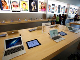 Apple приветствовала решение администрации США снять запрет на импорт и продажу ряда ранее выпускавшихся моделей смартфона iPhone и планшета iPad
