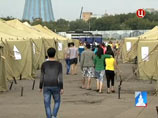 В лагерь для нелегальных мигрантов, организованный властями в столичном районе Гольяново, в минувший понедельник привезли две тонны риса, лапшу быстрого приготовления и полсотни вентиляторов В лагерь для нелегальных мигрантов, организованный властями в столичном районе Гольяново, в минувший понедельник привезли две тонны риса, лапшу быстрого приготовления и полсотни вентиляторов