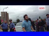"Инспектор Владимир Черезов и полицейский водитель Юрий Луньков, находившиеся на месте задержания подозреваемого, не приняли мер к пресечению противоправных действий Магомеда и Халимат Расуловых", - цитирует ИТАР-ТАСС заявление следователей "Инспектор Владимир Черезов и полицейский водитель Юрий Луньков, находившиеся на месте задержания подозреваемого, не приняли мер к пресечению противоправных действий Магомеда и Халимат Расуловых", - цитирует ИТАР-ТАСС заявление следователей
