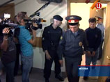 По словам Гитин-Магомеда Торалаева, 18-летний Магомед с детства умственно отсталый - "сам даже на маршрутку сесть не может", "не умеет ни читать, ни писать", "даже букву "а" написать не сумеет" По словам Гитин-Магомеда Торалаева, 18-летний Магомед с детства умственно отсталый - "сам даже на маршрутку сесть не может", "не умеет ни читать, ни писать", "даже букву "а" написать не сумеет"