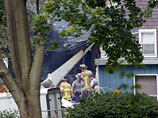 В США небольшой самолет упал на жилой дом: без вести пропали пилот и двое детей