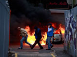 В Белфасте кирпичами закидали полицейских, разнимавших католиков и протестантов: 26 раненых
