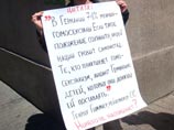 12 июня в Петербурге прошла серия одиночных пикетов против политических репрессий, на которых был плакат с цитатой из Гиммлера и припиской "Ничего не напоминает?"