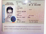 Отец Сноудена получил российскую визу и отругал американский суд