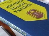 К "торговой войне" РФ с Украиной присоединились граждане: сожгли российские товары у посольства в Киеве К "торговой войне" РФ с Украиной присоединились граждане: сожгли российские товары у посольства в Киеве