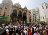 В Египте исламисты забаррикадировались в набитой трупами мечети в центре Каира: их выкуривают газом