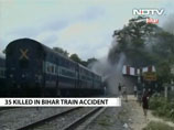 В Индии поезд врезался в толпу паломников: 37 погибших, машинист избит