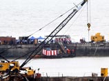 Пока причины катастрофы, в которой погибли 18 человек, находившиеся на лодке во время взрыва, не установлены. Над выяснением обстоятельств взрыва работают как индийские эксперты, так и россияне