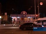 Инцидент с дракой и погромом в кафе "У друзей" в Москве стал уголовным делом: полицейские уже провели обыски у тех, кто мог быть причастен к инциденту, произошедшему при пока не выясненных обстоятельствах Инцидент с дракой и погромом в кафе "У друзей" в Москве стал уголовным делом: полицейские уже провели обыски у тех, кто мог быть причастен к инциденту, произошедшему при пока не выясненных обстоятельствах