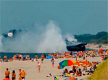 Военно-морской "Зубр" распугал отдыхающих на пляже под Балтийском и попал на ВИДЕО