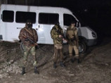 В КБР попытались взорвать, а затем обстреляли полицейские машины с сотрудниками В КБР попытались взорвать, а затем обстреляли полицейские машины с сотрудниками