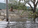 Катастрофическая ситуация на Дальнем Востоке: вода заливает дороги и подошла к жилым кварталам (ВИДЕО)