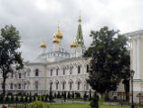 Хулиганы написали на ограде Новодевичьего монастыря в Петербурге, что Бога нет