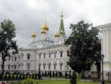 Хулиганы написали на ограде Новодевичьего монастыря в Петербурге, что Бога нет Хулиганы написали на ограде Новодевичьего монастыря в Петербурге, что Бога нет