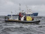 Пограничники РФ остановили ледокол Greenpeace после акции протеста против планов "Роснефти" в Арктике
