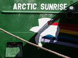 Пограничники российской береговой охраны остановили ледокол Arctic Sunrise международной экологической организации Greenpeace, который в минувшую субботу вышел в Карское море