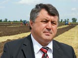 Бывший губернатор Ставропольского края Александр Черногоров, снятый недавно с поста заместителя министра сельского хозяйства, обжаловал свое увольнение в Верховном суде и написал открытое письмо президенту Владимиру Путину Бывший губернатор Ставропольского края Александр Черногоров, снятый недавно с поста заместителя министра сельского хозяйства, обжаловал свое увольнение в Верховном суде и написал открытое письмо президенту Владимиру Путину