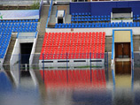 При уровне Амура в 761 см вода на поле стадиона имени Ленина уже достигла трибун