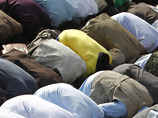 Представители власти присутствовали на молитве в мечети, когда террорист-смертник привел в действие взрывное устройство