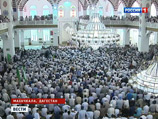 Около 300 человек обратились за медпомощью накануне в Махачкале из-за давки, образовавшейся в очереди на выставку личных вещей пророка Мухаммеда в спорткомплексе Али Алиева Около 300 человек обратились за медпомощью накануне в Махачкале из-за давки, образовавшейся в очереди на выставку личных вещей пророка Мухаммеда в спорткомплексе Али Алиева