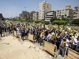 Тысячи сторонников Мурси и "Братьев мусульман" во второй половине дня начали собираться на улицах Каира, передает Ahram Online. Собираясь в толпы, люди начинали шествия по улицам города