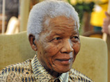 Экс-президент ЮАР Нельсон Мандела вернулся в свой дом в Йоханнесбурге после длительного лечения в больнице с легочной инфекцией