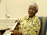 Мандела все еще в больнице, объявили власти ЮАР
