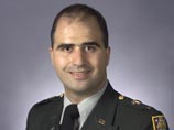 Майору-мусульманину Нидалю Хасану, расстрелявшему в США 13 человек, насильно сбрили бороду Майору-мусульманину Нидалю Хасану, расстрелявшему в США 13 человек, насильно сбрили бороду