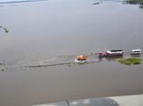 В Хабаровском крае на затопленной паводком трассе утонул "КамАЗ" вместе с солдатом