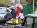Циклон, принесший столь обильные дожди, не торопится покидать столичный регион: ливни, затопившие накануне многие улицы Москвы, продолжатся до выходных при сильном порывистом ветре