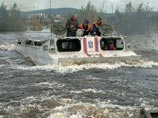 Для возведения дамб в Комсомольске-на-Амуре используется тяжелая техника. Работы по возведению и укреплению временных сооружений продолжаются Для возведения дамб в Комсомольске-на-Амуре используется тяжелая техника. Работы по возведению и укреплению временных сооружений продолжаются