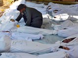 На видео показаны завернутые в белые простыни трупы, люди, бьющиеся в конвульсиях. Эти видео будут продемонстрированы парламентариям в ходе слушаний о возможности нанесения удара по Сирии На видео показаны завернутые в белые простыни трупы, люди, бьющиеся в конвульсиях. Эти видео будут продемонстрированы парламентариям в ходе слушаний о возможности нанесения удара по Сирии