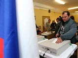 Мосизбирком объявил, что выборы мэра в столице проходят без нарушений. Независимые наблюдатели зафиксировали более сотни жалоб, правда, в основном процедурного характера. К полудню в Москве проголосовали 7,14% избирателей Мосизбирком объявил, что выборы мэра в столице проходят без нарушений. Независимые наблюдатели зафиксировали более сотни жалоб, правда, в основном процедурного характера. К полудню в Москве проголосовали 7,14% избирателей