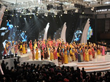 На индонезийском острове Бали в воскресенье вечером состоялась церемония открытия конкурса "Мисс Мира-2013". 131 красавицу охраняли более 100 сотрудников органов правопорядка в бронежилетах и с винтовками