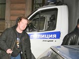 Вновь в сводки новостей экс-полицейский попал в мае этого года, когда устроил дебош в петербургской чебуречной, где отмечал майские праздники