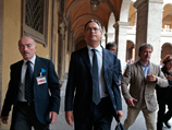 Специальная комиссия сената парламента Италии в понедельник собралась на первое заседание по вопросу о лишении сенаторских полномочий Сильвио Берлускони