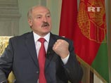  Лукашенко сообщил, что по его информации, за российскими партнерами по переговорам "стоят иностранцы, которые заинтересованы в том, чтобы МАЗ закрыть". "Я на эту бандитскую акцию не пойду. Я спрашиваю, что мы получим"