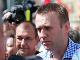 Оппозиционер Алексей Навальный не доволен тем, как складывается судьба его инициативы по ограничению стоимости закупаемых государством автомобилей, собравшей 100 тысяч подписей россиян