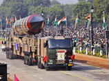 Индийские вооруженные силы в настоящее время обладают сухопутными (баллистические ракеты различной дальности семейств "Агни" и "Притхви") и воздушными (самолеты Dassault Mirage-2000 и SEPECAT Jaguar) средствами доставки ядерных боезарядов