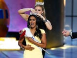 Хрустальную корону на голову Давулури водрузила обладательница звания "Мисс Америка" за нынешний год Мэллори Хэйган, которая также представляла штат Нью-Йорк