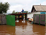 Ситуация с наводнениями на Дальнем Востоке остается напряженной: после сильного ночного шторма, угрожавшего размыть дамбу у Комсомольска-на-Амуре, вода в этом районе долгое время держалась на уровне 909 см,