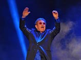 Знаменитый британский певец и композитор Элтон Джон заявил, что не собирается отменять свое выступление в Москве ради протеста против антигейского закона. Наоборот, он приедет в Москву, чтобы выразить поддержку российским геям