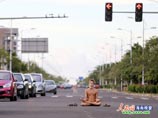 Российский студент арестован в Китае за "голую медитацию" на дороге