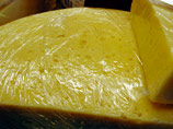 Эксперты: к Новому году отечественный сыр будет стоить более 300 рублей за кило
