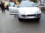 В Нижнем Новгороде дама на Porsche сбила на парковке женщину-полицейского и двух пешеходов В Нижнем Новгороде дама на Porsche сбила на парковке женщину-полицейского и двух пешеходов