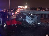 В Петербурге пассажиров иномарки зажало упавшим столбом. Автомобиль загорелся В Петербурге пассажиров иномарки зажало упавшим столбом. Автомобиль загорелся