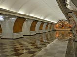 В метро Москвы с остановившегося эскалатора самой глубокой станции спикировала китайская экскурсия