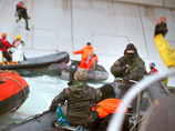 Задержанный ледокол активистов Greenpeace зашел на буксире в Кольский залив, команду не выпустят на берег Задержанный ледокол активистов Greenpeace зашел на буксире в Кольский залив, команду не выпустят на берег