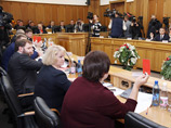 На первое заседание гордумы пришли только 23 из 36 депутатов. Члены оппозиционных партий "Справедливая Россия" и "Пенсионеры России" проигнорировали встречу